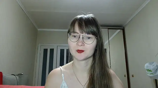 KiraGoldens online show from October 16, 2025, 6:10 am