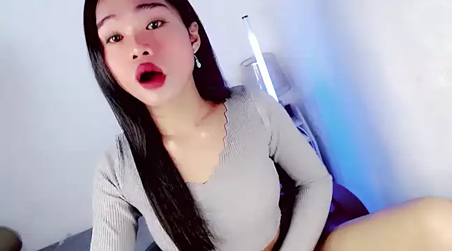 amomentoflust69 online show from December 4, 2024, 4:15 am