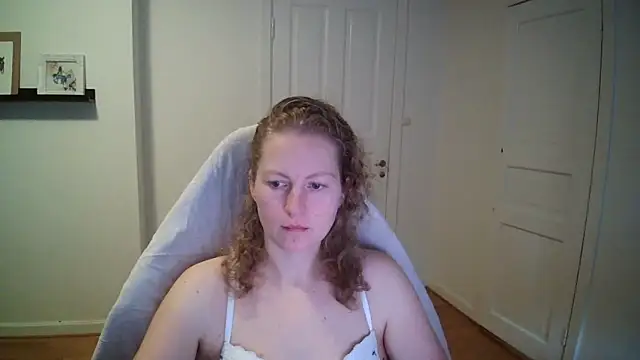 Girlnina-1995 online show from November 17, 2025, 10:19 am