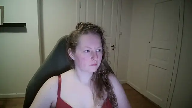 Girlnina-1995 online show from March 18, 2025, 7:44 pm