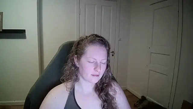 Girlnina-1995 online show from March 3, 2025, 6:46 pm