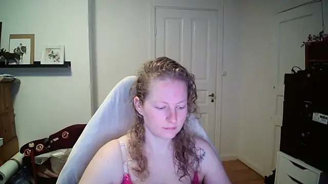 Girlnina-1995 online show from February 16, 2026, 8:46 am