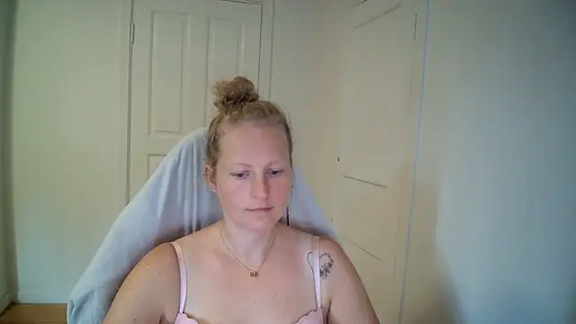 Girlnina-1995 online show from July 20, 2026, 10:33 am