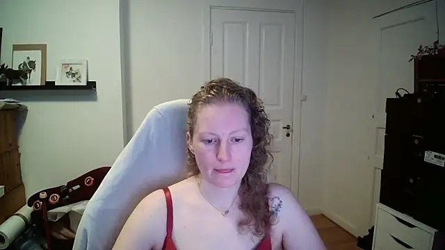 Girlnina-1995 online show from February 25, 2026, 10:15 am