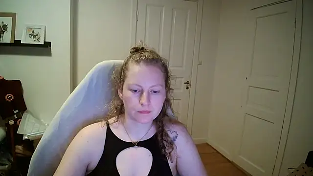 Girlnina-1995 online show from March 17, 2026, 7:50 pm