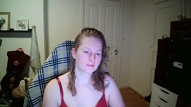 Girlnina-1995 online show from January 9, 2026, 7:26 am