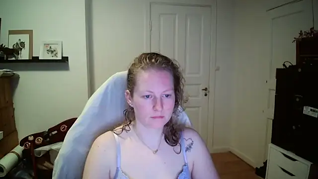 Girlnina-1995 online show from February 23, 2026, 8:15 am