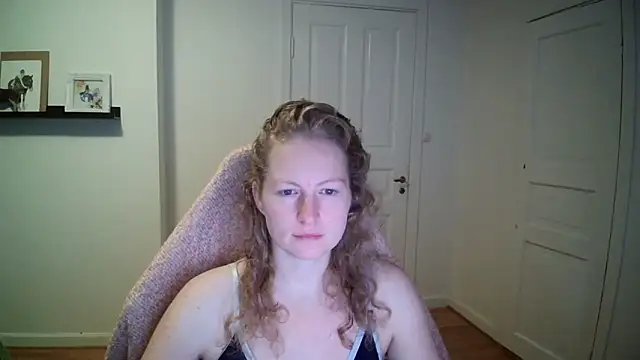 Girlnina-1995 online show from October 8, 2025, 8:27 am