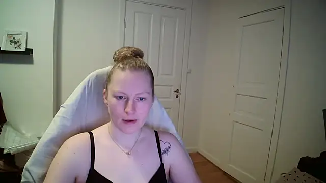 Girlnina-1995 online show from March 5, 2026, 9:28 am