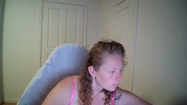 Girlnina-1995 online show from July 15, 2026, 8:21 am