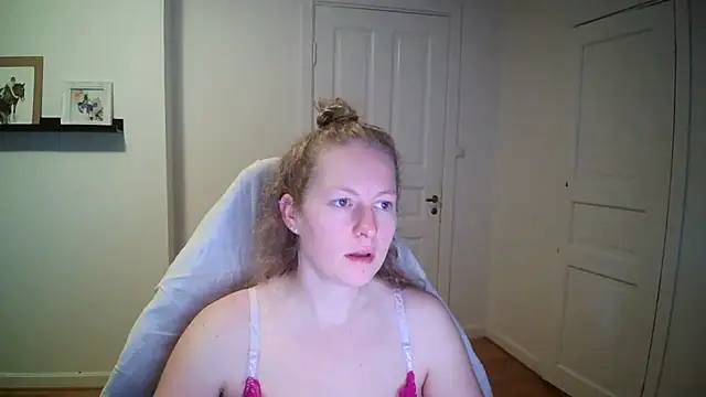 Girlnina-1995 online show from October 13, 2025, 7:10 am