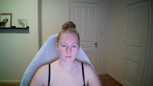 Girlnina-1995 online show from October 16, 2025, 7:38 am