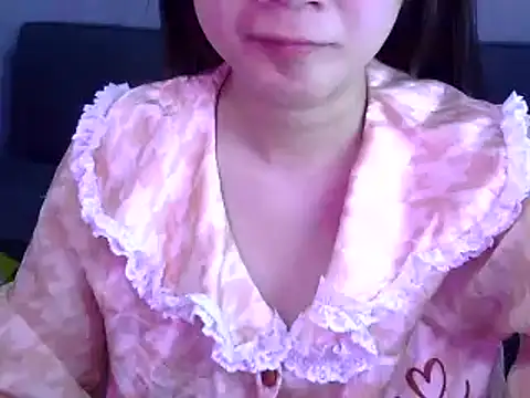 Snapshot of Bee_2k chatting on June 18, 2026, 4:22 am Bee 2k online show from June 18, 2026, 4:22 am