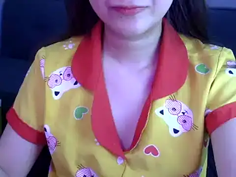 Snapshot of Bee_2k chatting on May 12, 2026, 4:31 am Bee 2k online show from May 12, 2026, 4:31 am