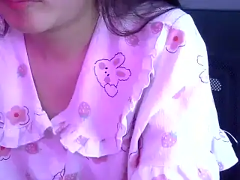 Snapshot of Bee_2k chatting on June 19, 2026, 4:29 am Bee 2k online show from June 19, 2026, 4:29 am