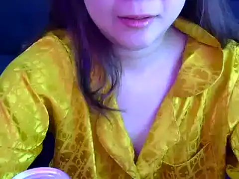 Snapshot of Bee_2k chatting on June 10, 2026, 4:35 am Bee 2k online show from June 10, 2026, 4:35 am