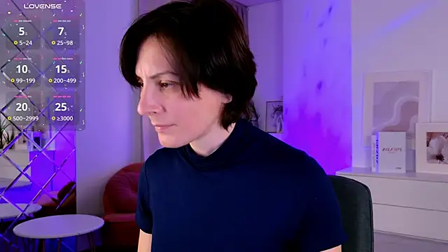 LorenDaze online show from June 17, 2026, 2:05 pm
