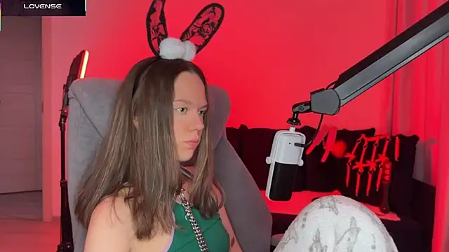 DivineBite online show from October 27, 2025, 12:17 pm