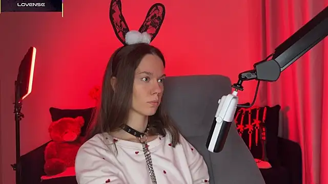 DivineBite online show from October 29, 2025, 3:11 pm