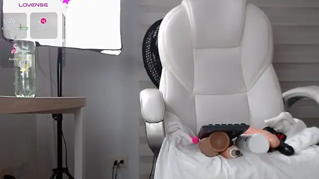 kimara lion online show from March 12, 2025, 9:34 am