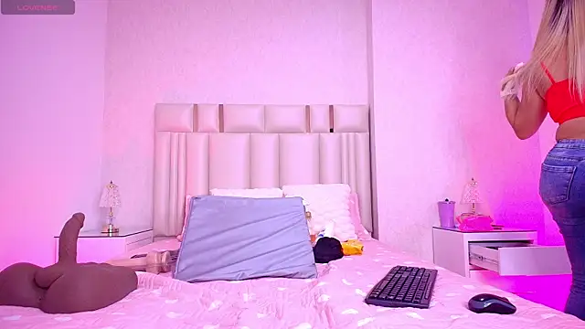  carolina fox online show from November 11, 2025, 3:12 am