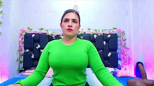  carolina fox online show from September 13, 2025, 3:06 am