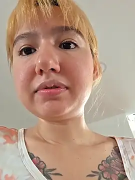 Pinkie Princes online show from November 12, 2025, 3:49 pm