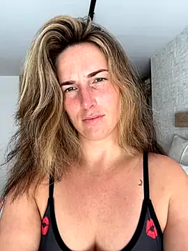 Thescorpionfr online show from December 3, 2025, 4:50 pm