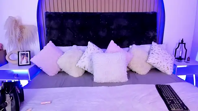 Karlagonzales  online show from August 7, 2026, 6:47 pm