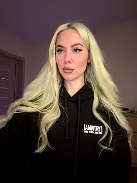 Snapshot of xDinnax chatting on September 29, 2025, 5:51 pm xDinnax online show from September 29, 2025, 5:51 pm