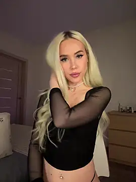 Snapshot of xDinnax chatting on October 27, 2025, 1:56 pm xDinnax online show from October 27, 2025, 1:56 pm