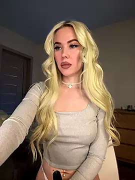 Snapshot of xDinnax chatting on October 18, 2025, 5:15 pm xDinnax online show from October 18, 2025, 5:15 pm