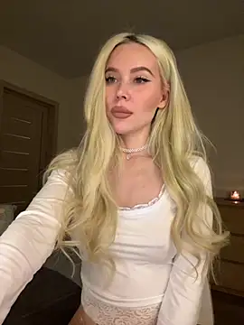 Snapshot of xDinnax chatting on October 16, 2025, 12:57 pm xDinnax online show from October 16, 2025, 12:57 pm