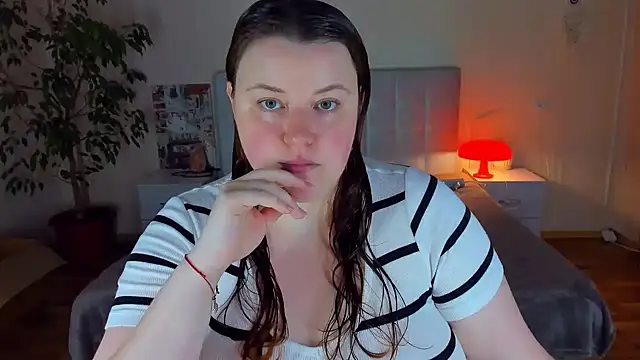 PolinaSalvatore online show from August 9, 2026, 4:57 pm