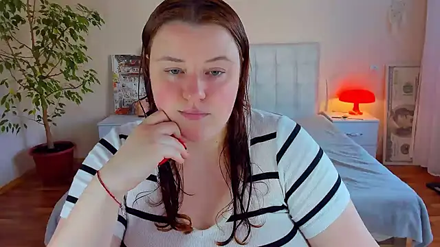 Snapshot of PolinaSalvatore chatting on May 20, 2026, 2:36 pm PolinaSalvatore online show from May 20, 2026, 2:36 pm