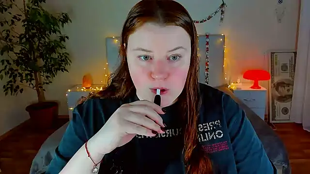 PolinaSalvatore online show from February 4, 2026, 7:53 pm