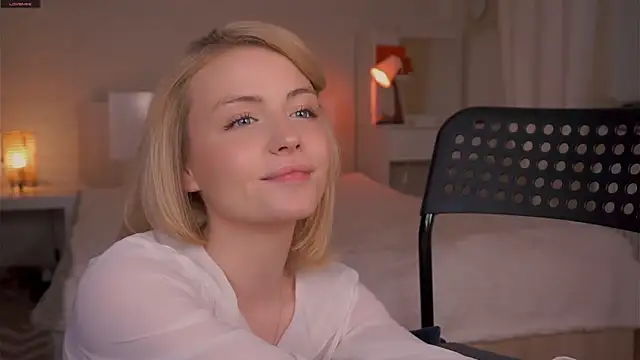 missbeatriss online show from July 6, 2026, 2:13 pm