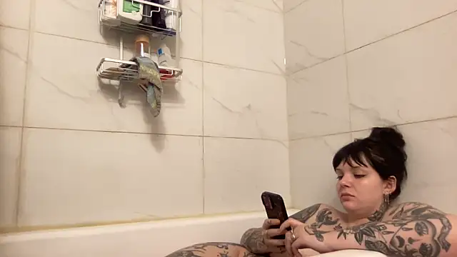 Snapshot of SweetMaisie chatting on March 8, 2026, 2:15 am SweetMaisie online show from March 8, 2026, 2:15 am