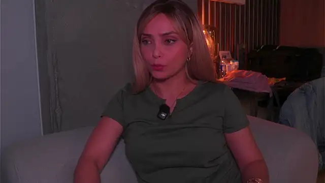 annie22love online show from February 25, 2026, 11:15 pm