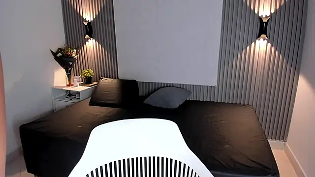 Zafiiraa online show from November 3, 2025, 2:09 pm