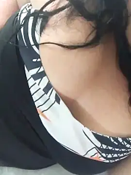 Snapshot of Susylu1 chatting on February 18, 2026, 7:43 pm Susylu1 online show from February 18, 2026, 7:43 pm