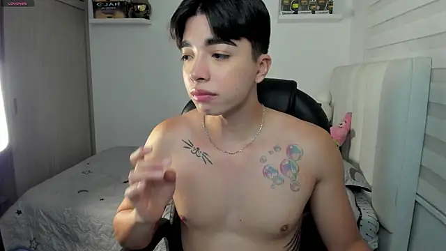 santy7v7 online show from December 16, 2025, 1:26 pm