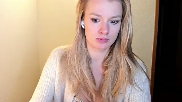 Annloveyou online show from December 18, 2024, 9:18 pm