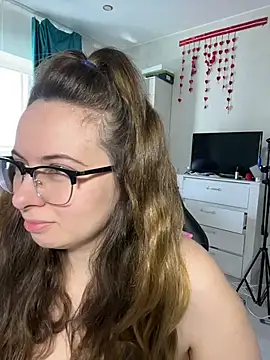 Snapshot of DienkaGreen chatting on May 19, 2026, 11:50 am DienkaGreen online show from May 19, 2026, 11:50 am