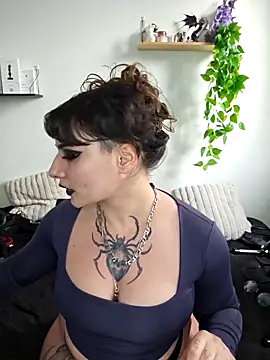 Moxxxie online show from October 18, 2025, 3:03 pm