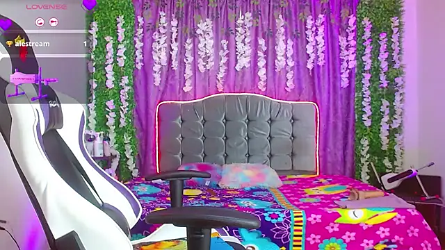 ariana-lopez online show from October 21, 2025, 6:18 pm