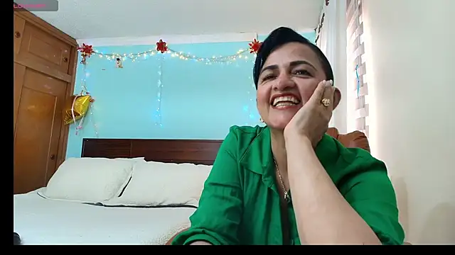 ISABEEL SOFIA01 online show from July 18, 2026, 7:33 pm