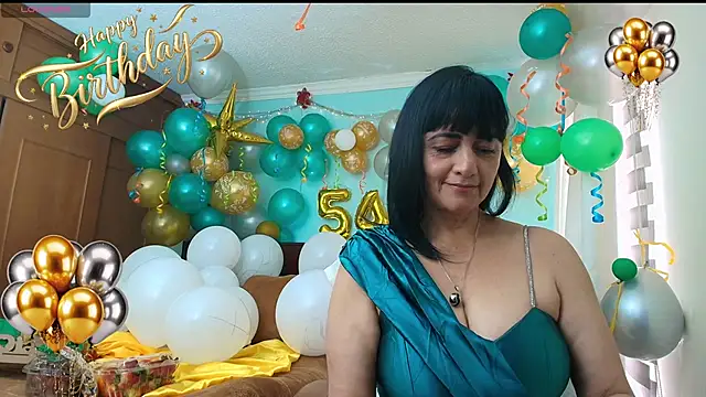 Snapshot of ISABEEL_SOFIA01 chatting on June 4, 2026, 4:00 pm ISABEEL SOFIA01 online show from June 4, 2026, 4:00 pm