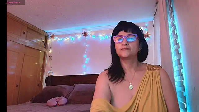 ISABEEL SOFIA01 online show from May 3, 2026, 11:26 am