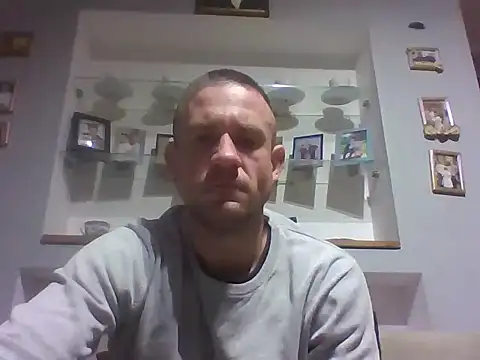 aroj95 online show from October 4, 2025, 1:51 am